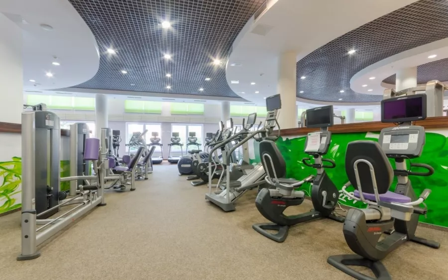 Фитнес клуб XFIT в Москве: Развиваться, Фитнес, Тренажёрный зал, Бассейн, СПА-процедуры, Аквааэробика, Аэробика, Боевые искусства, Йога, Настольный теннис, Пилатес, Стретчинг, Фитнес для беременных, Фитнес для детей, Персональный тренер, Массаж, Сауны, Солярий, Хаммам, Обертывания, Стоунтерапия, Баскетбол, Бокс, Волейбол, Мини-футбол, Плавание, Пандус,