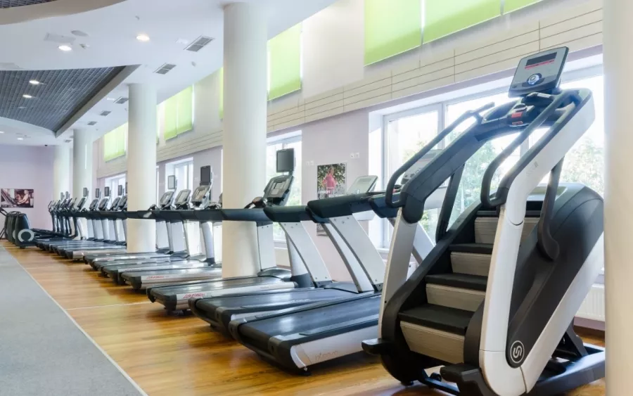 Фитнес клуб XFIT в Москве: Развиваться, Фитнес, Тренажёрный зал, Бассейн, СПА-процедуры, Аквааэробика, Аэробика, Боевые искусства, Йога, Настольный теннис, Пилатес, Стретчинг, Фитнес для беременных, Фитнес для детей, Персональный тренер, Массаж, Сауны, Солярий, Хаммам, Обертывания, Стоунтерапия, Баскетбол, Бокс, Волейбол, Мини-футбол, Плавание, Пандус,