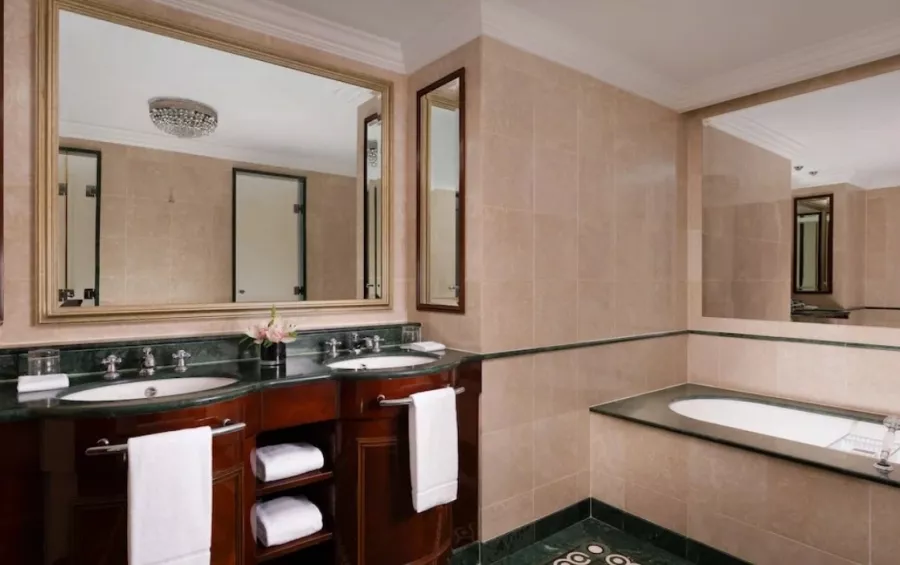 Гостиница 5* The Carlton, Moscow в Москве: Отель, Гостиница, Ресторан, Терраса, Бар, СПА,