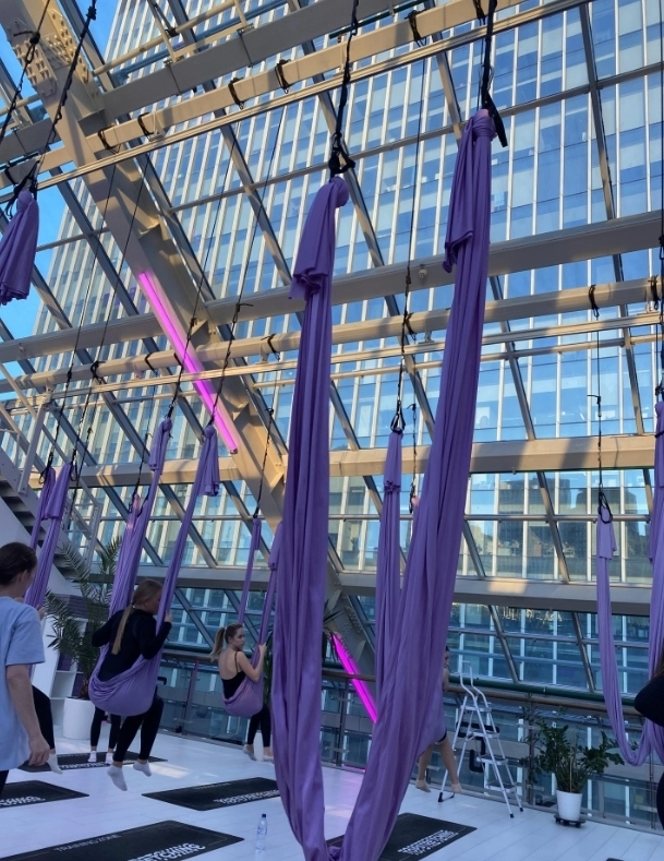 Студия растяжки и функционального тренинга TOPSTRETCHING в Москве: Детский уголок, Стретчинг, Фитнес для детей, Фитнес для беременных, Персональный тренер, TRX тренировки, Массаж, Релаксирующий массаж, Воздушная гимнастика, Пандус, Bodyballet, Dance hall, Contemporary dance, Спортивный массаж, High Heels, Оздоровительный массаж,