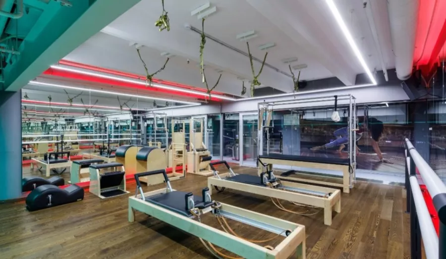 Фитнес центр Crocus Fitness в Москве: Аэробика, Боевые искусства, Йога, Кроссфит, Пилатес, Бассейн, Стретчинг, Les Mills Barre, Тренажёры, Банный комплекс, Массаж, Зона релаксации , Танцевальная программа, Сайкл, Хаммам, Бокс,