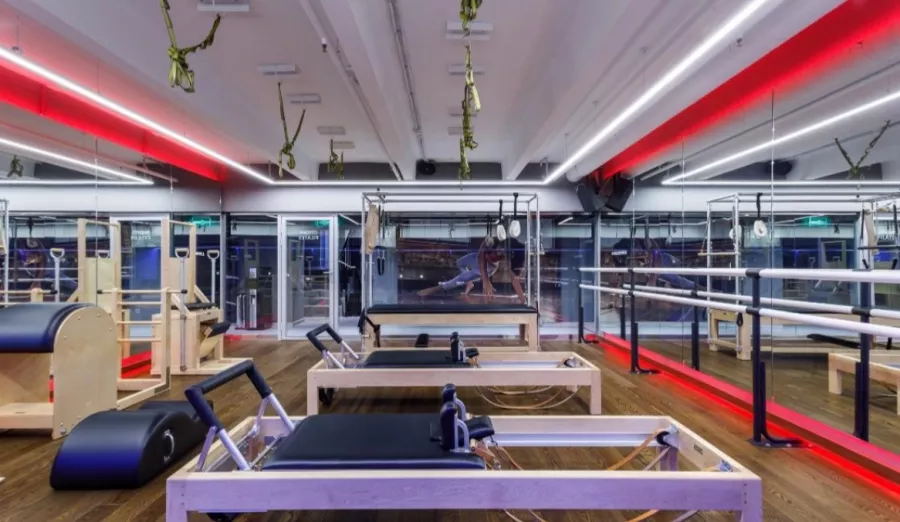 Фитнес центр Crocus Fitness в Москве: Аэробика, Боевые искусства, Йога, Кроссфит, Пилатес, Бассейн, Стретчинг, Les Mills Barre, Тренажёры, Банный комплекс, Массаж, Зона релаксации , Танцевальная программа, Сайкл, Хаммам, Бокс,