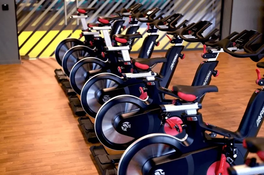 Фитнес-клуб Fitnation в Москве: Бодифлекс, Йога, Пилатес, Сайкл, Шейпинг, Hot iron, TRX тренировки, Тренажёры, Батут, Body relax, Step Fit, Групповые уроки, Les Mills,