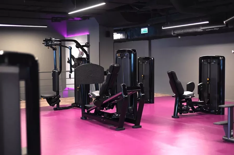 Фитнес-клуб Fitnation в Москве: Бодифлекс, Йога, Пилатес, Сайкл, Шейпинг, Hot iron, TRX тренировки, Тренажёры, Батут, Body relax, Step Fit, Групповые уроки, Les Mills,