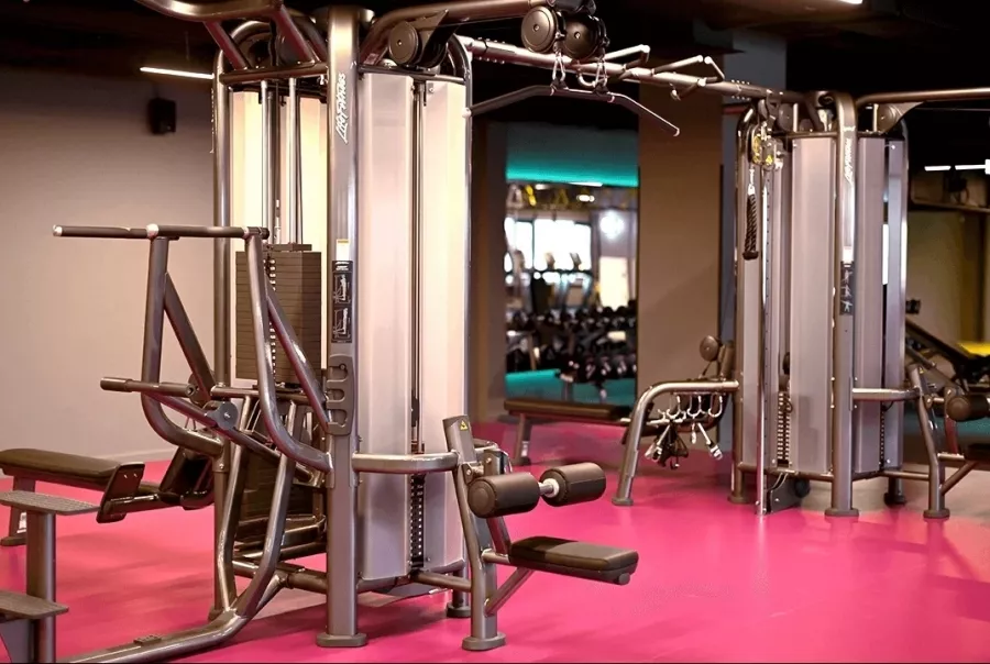 Фитнес-клуб Fitnation в Москве: Бодифлекс, Йога, Пилатес, Сайкл, Шейпинг, Hot iron, TRX тренировки, Тренажёры, Батут, Body relax, Step Fit, Групповые уроки, Les Mills,