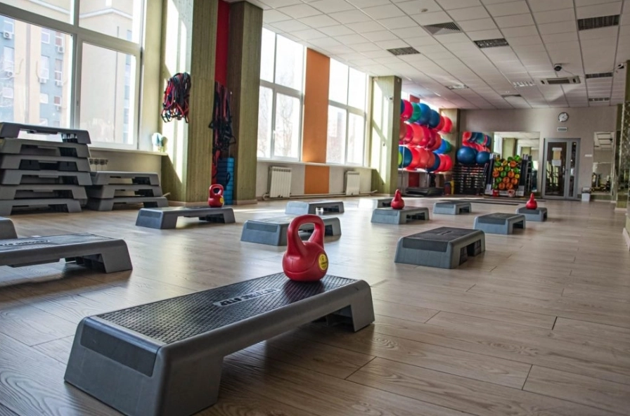 Фитнес-центр Fit остров в Москве: Аквааэробика, Аэробика, Боевые искусства, Бодифлекс, Бассейн, Бассейн для детей, Латина, Стретчинг, Стрип-пластика, Аквабайк, Бокс, Воркаут, Женский бодибилдинг , Кроссфит, Настольный теннис, Детский уголок, Зумба, Детские танцы, Комплексные единоборства,