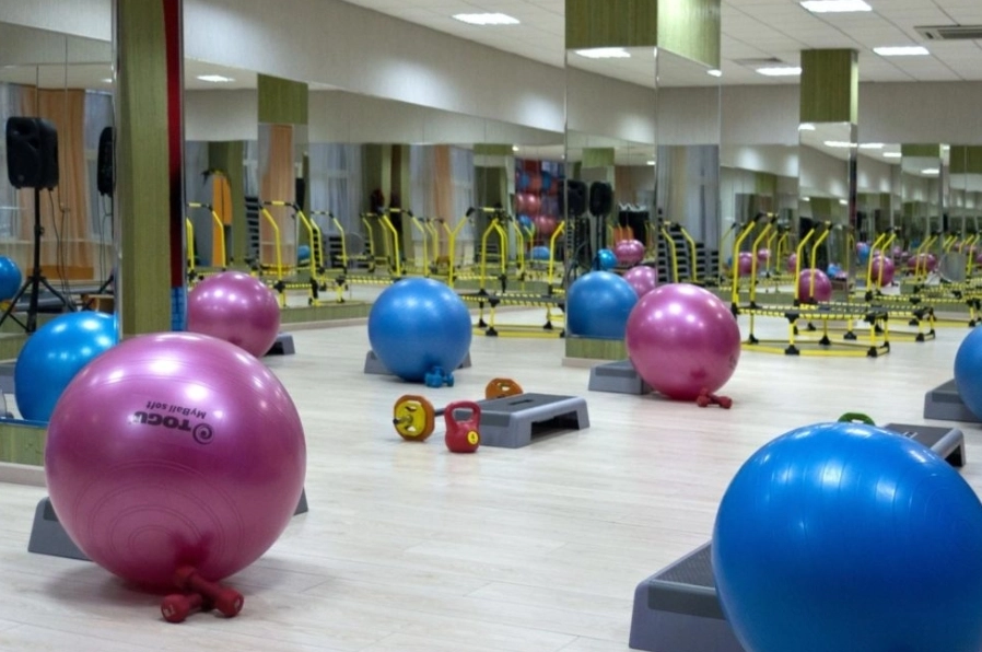 Фитнес-центр Fit остров в Москве: Аквааэробика, Аэробика, Боевые искусства, Бодифлекс, Бассейн, Бассейн для детей, Латина, Стретчинг, Стрип-пластика, Аквабайк, Бокс, Воркаут, Женский бодибилдинг , Кроссфит, Настольный теннис, Детский уголок, Зумба, Детские танцы, Комплексные единоборства,