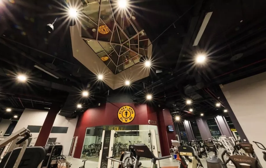 Фитнес-клуб Gold's Gym в Москве: Бассейн, Аквааэробика, Аэробика, Боевые искусства, Детский уголок, Йога, Сайкл, Бокс, Сауна,