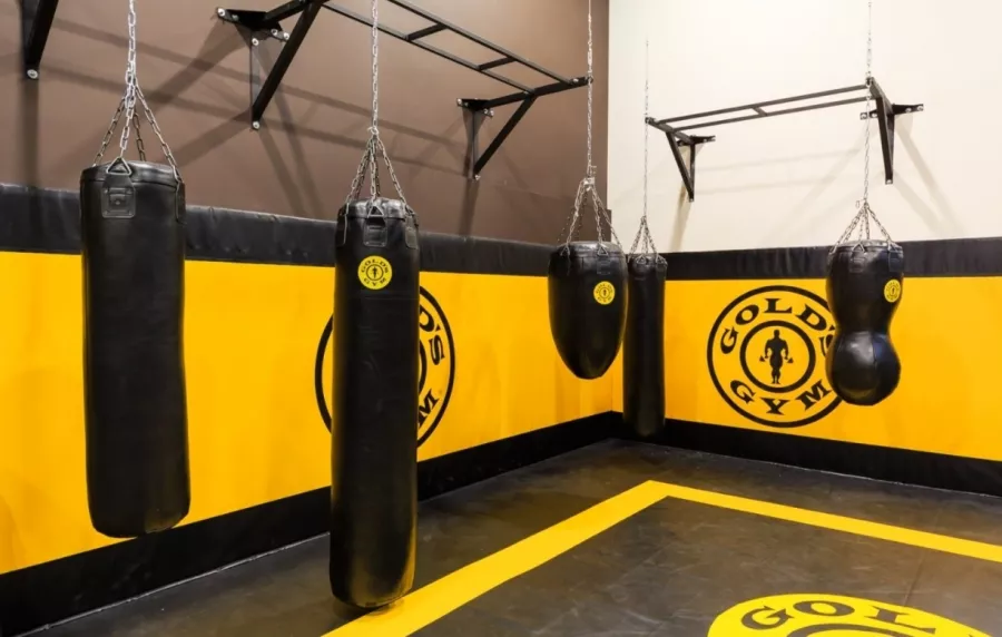 Фитнес-клуб Gold's Gym в Москве: Бассейн, Аквааэробика, Аэробика, Боевые искусства, Детский уголок, Йога, Сайкл, Бокс, Сауна,