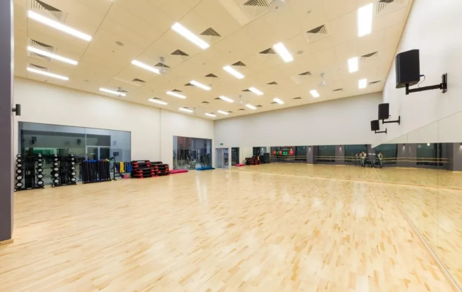 Фитнес-клуб Gold's Gym в Москве: Бассейн, Аквааэробика, Аэробика, Боевые искусства, Детский уголок, Йога, Сайкл, Бокс, Сауна,