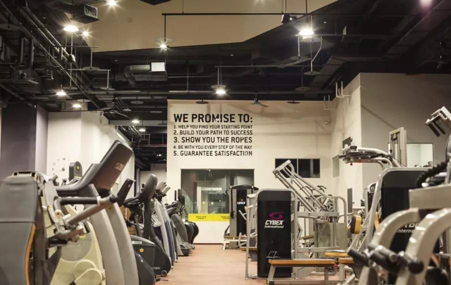 Фитнес-клуб Gold's Gym в Москве: Бассейн, Аквааэробика, Аэробика, Боевые искусства, Детский уголок, Йога, Сайкл, Бокс, Сауна,