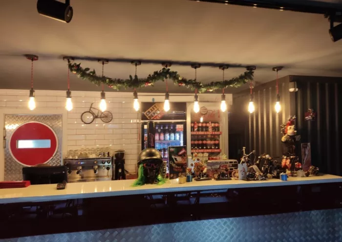 Служба доставки "Bikers Pizza & Rolls"