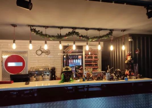 Служба доставки "Bikers Pizza & Rolls"