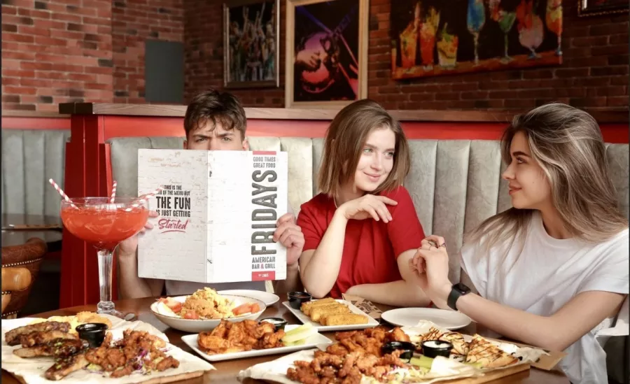 Ресторан американской кухни Tgi fridays в Москве: Бар, Американская кухня, Доставка готовых блюд, Ресторан,