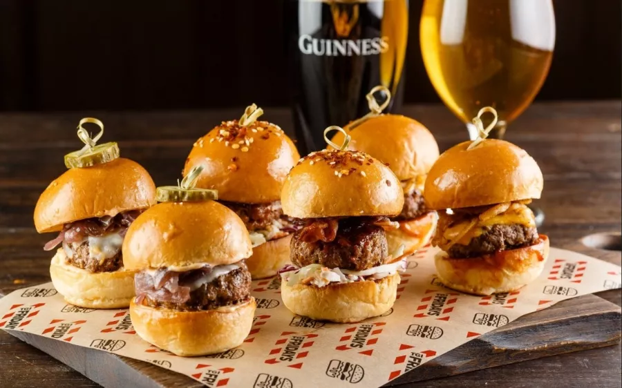 Ресторан американской кухни Tgi fridays в Москве: Бар, Американская кухня, Доставка готовых блюд, Ресторан,