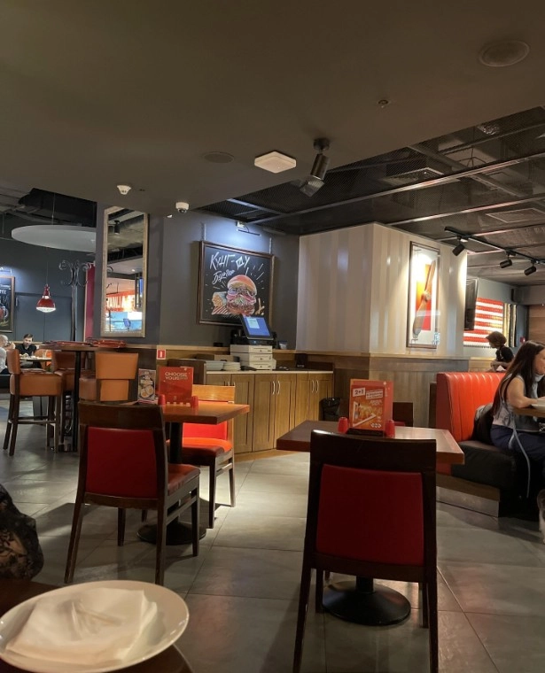 Ресторан американской кухни Tgi fridays в Москве: Бар, Американская кухня, Доставка готовых блюд, Ресторан,