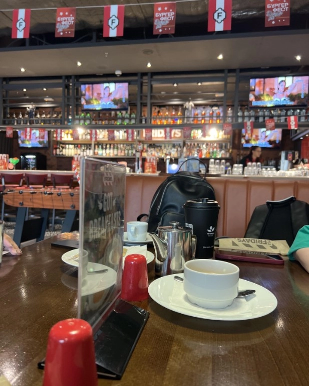 Ресторан американской кухни Tgi fridays в Москве: Бар, Американская кухня, Доставка готовых блюд, Ресторан,