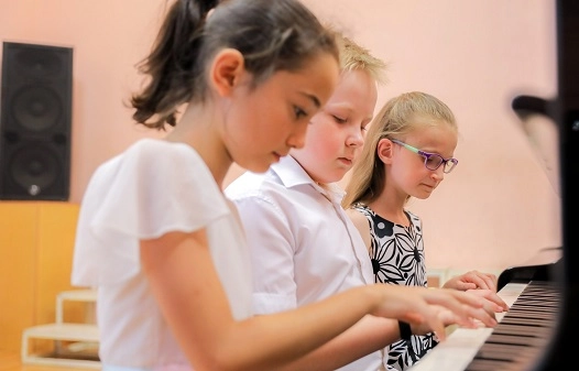 Музыкальная школа Luiza-V Music School в Ереване: музыкальная школа, ереван, концерты, хор, психолог, выступления, Образование, Вокал,