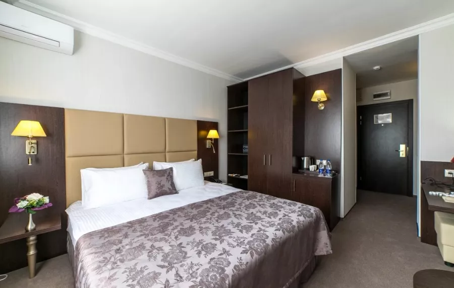 Отель 4* Салют в Москве: Гостиница, Отель, Конференц-зал, Бар, Ресторан, Караоке-бар, СПА, Фитнес, Банкетный зал,