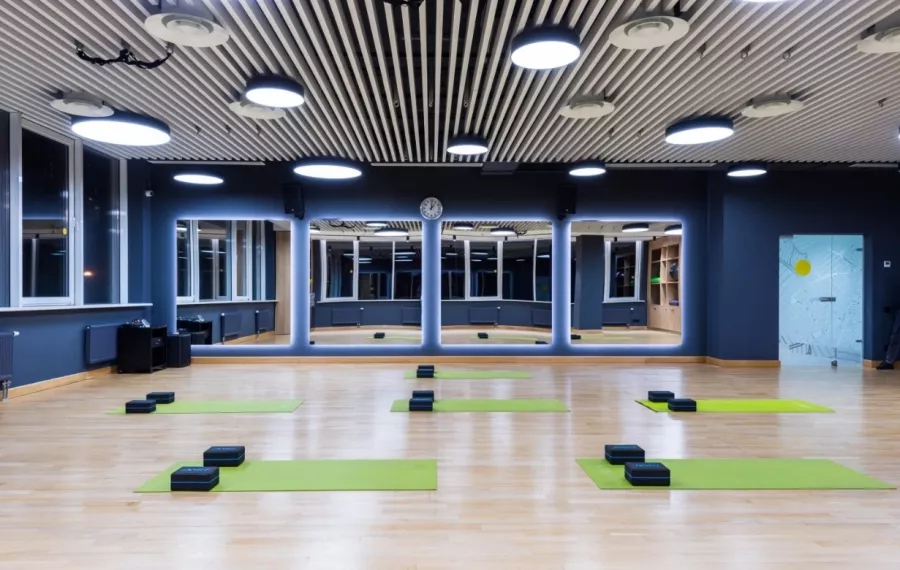 Фитнес-клуб FIJI SPORT CLUB в Москве: Аквааэробика, Аэробика, Боевые искусства, Детский уголок, Йога, Бассейн, Тренажёры, Les Mills, Персональный тренер, Танцы, SPA, Бокс, Сауна,