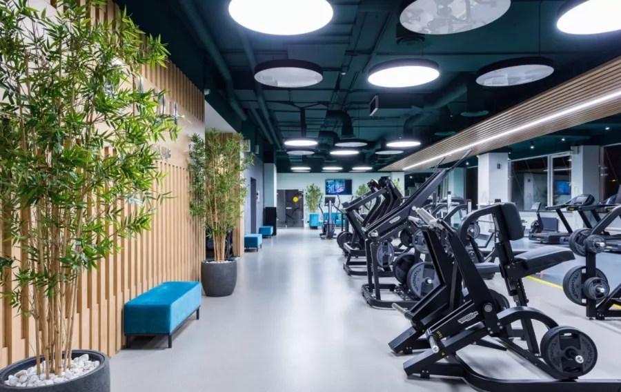 Фитнес-клуб FIJI SPORT CLUB в Москве: Аквааэробика, Аэробика, Боевые искусства, Детский уголок, Йога, Бассейн, Тренажёры, Les Mills, Персональный тренер, Танцы, SPA, Бокс, Сауна,