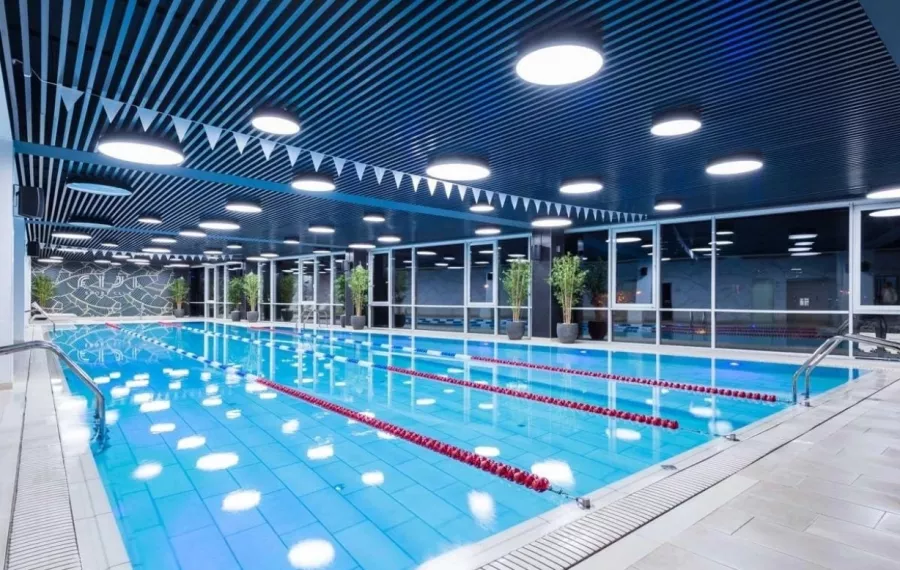 Фитнес-клуб FIJI SPORT CLUB в Москве: Аквааэробика, Аэробика, Боевые искусства, Детский уголок, Йога, Бассейн, Тренажёры, Les Mills, Персональный тренер, Танцы, SPA, Бокс, Сауна,