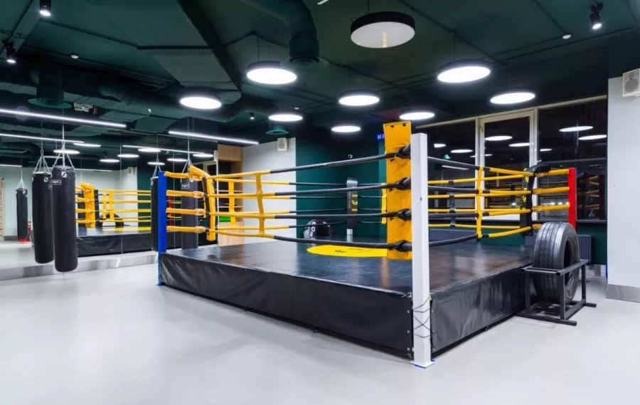 Фитнес-клуб FIJI SPORT CLUB в Москве: Аквааэробика, Аэробика, Боевые искусства, Детский уголок, Йога, Бассейн, Тренажёры, Les Mills, Персональный тренер, Танцы, SPA, Бокс, Сауна,