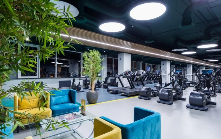 Фитнес-клуб FIJI SPORT CLUB в Москве: Аквааэробика, Аэробика, Боевые искусства, Детский уголок, Йога, Бассейн, Тренажёры, Les Mills, Персональный тренер, Танцы, SPA, Бокс, Сауна,