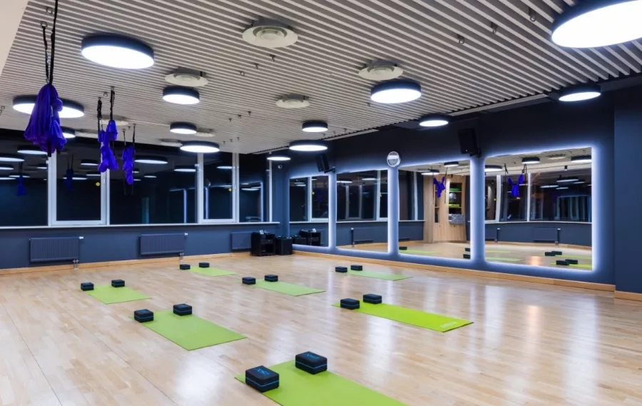Фитнес-клуб FIJI SPORT CLUB в Москве: Аквааэробика, Аэробика, Боевые искусства, Детский уголок, Йога, Бассейн, Тренажёры, Les Mills, Персональный тренер, Танцы, SPA, Бокс, Сауна,