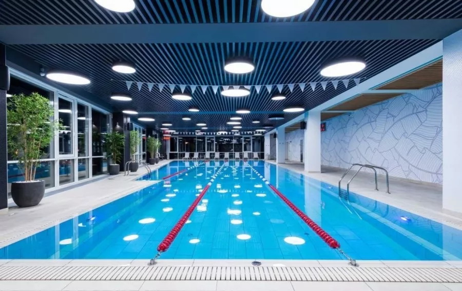 Фитнес-клуб FIJI SPORT CLUB в Москве: Аквааэробика, Аэробика, Боевые искусства, Детский уголок, Йога, Бассейн, Тренажёры, Les Mills, Персональный тренер, Танцы, SPA, Бокс, Сауна,