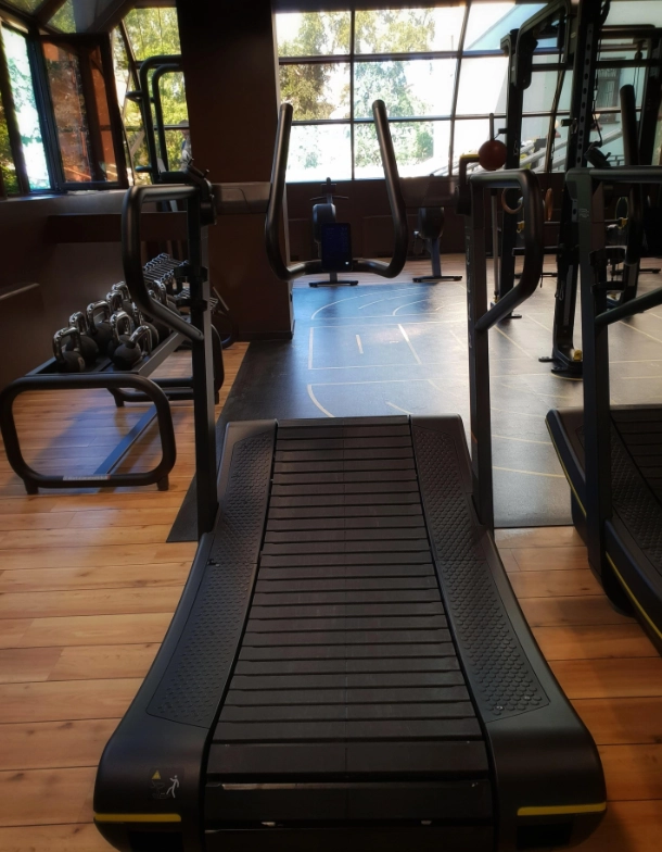 Фитнес-клуб A-Fitness в Москве: Аквааэробика, Аэробика, Боевые искусства, Йога, Кроссфит, Тренажёры, Пилатес, Персональный тренер,