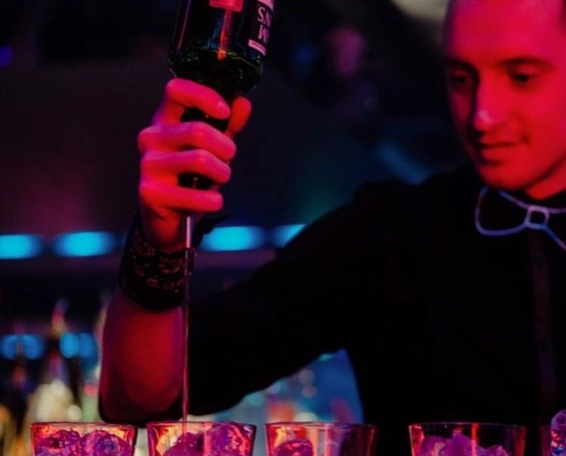 Ночной клуб Shake room в Перми: Клуб, Вкусно, Веселье, Чилим, Танцпол, Танцы,