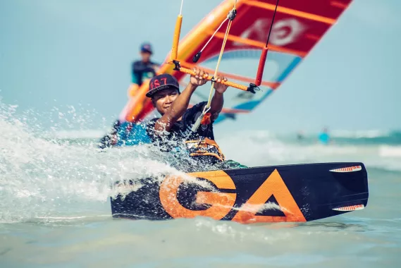Обучение Кайтсёрфингу и Виндсёрфингу «Funboard Center Boracay»