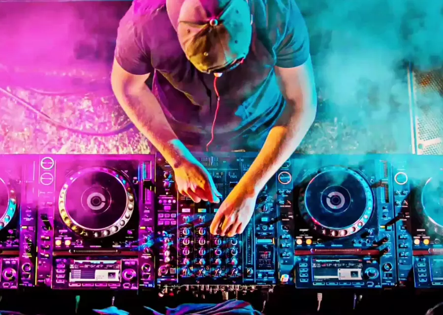 Аудиошкола DJ Грува в Москве: Школа Диджеев, Диджеинг, Диджей на Радио, Школа дж. Грува, Школа Электронной Музыки,