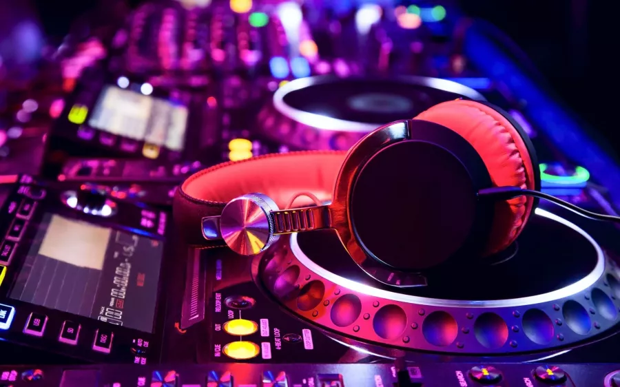 Аудиошкола DJ Грува в Москве: Школа Диджеев, Диджеинг, Диджей на Радио, Школа дж. Грува, Школа Электронной Музыки,