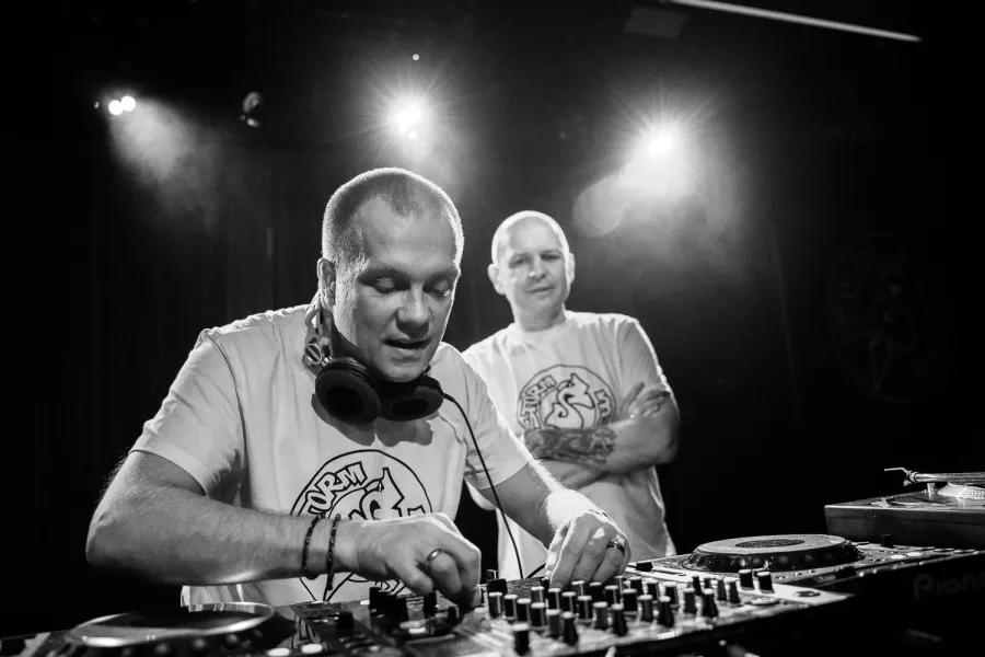 Аудиошкола DJ Грува в Москве: Школа Диджеев, Диджеинг, Диджей на Радио, Школа дж. Грува, Школа Электронной Музыки,