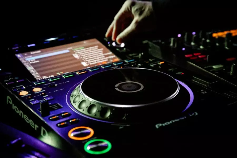 Аудиошкола DJ Грува в Москве: Школа Диджеев, Диджеинг, Диджей на Радио, Школа дж. Грува, Школа Электронной Музыки,