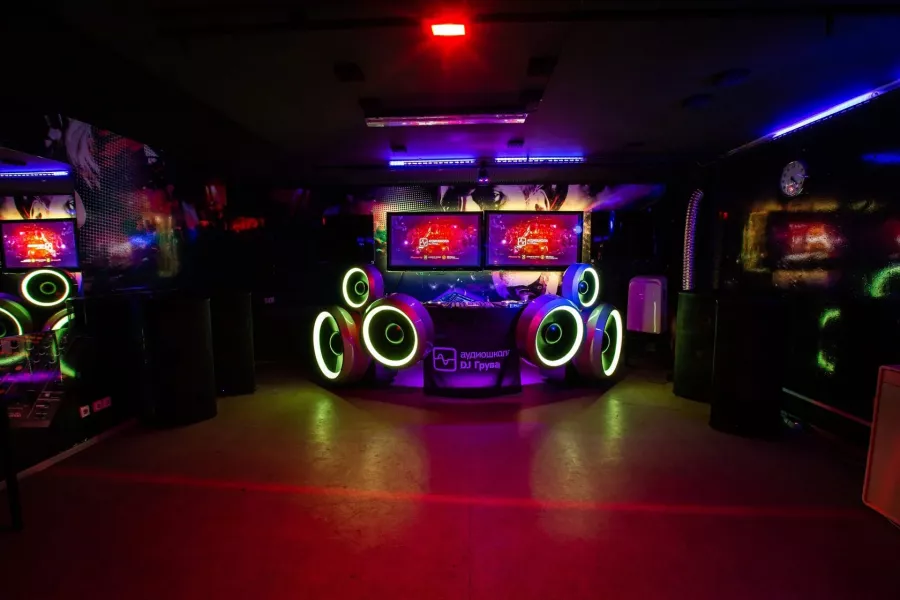 Аудиошкола DJ Грува в Москве: Школа Диджеев, Диджеинг, Диджей на Радио, Школа дж. Грува, Школа Электронной Музыки,