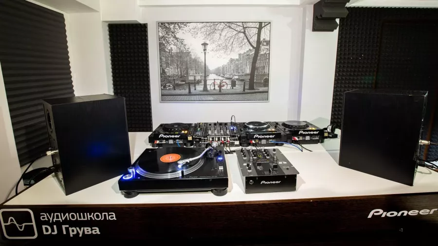 Аудиошкола DJ Грува в Москве: Школа Диджеев, Диджеинг, Диджей на Радио, Школа дж. Грува, Школа Электронной Музыки,