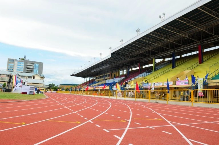 Стадион Cebu City Sports Center в Себу: Стадион, Футбол, Гимнастика, Плавание,