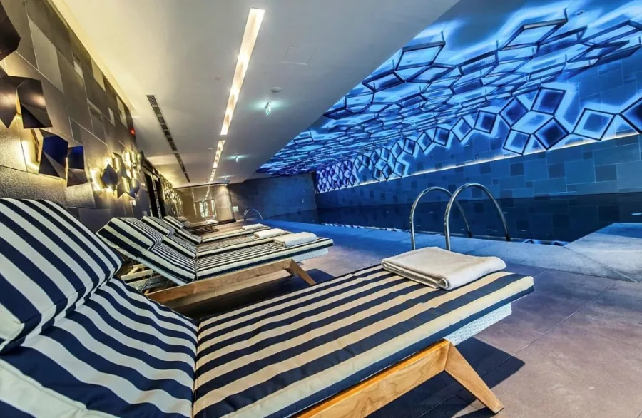 Metropol Palace Hotel в Белграде: Чилим, Отель, Путешествие, Бар, Бассейн,