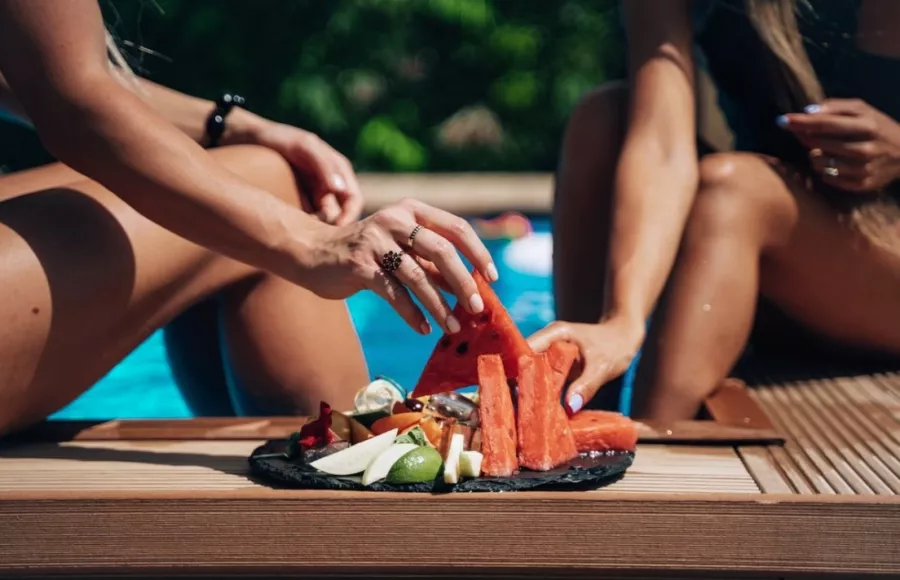 Skyfall - Rooftop Pool & Lounge в Белграде: Бассейн, Высотка, Гостиная, Напитки,