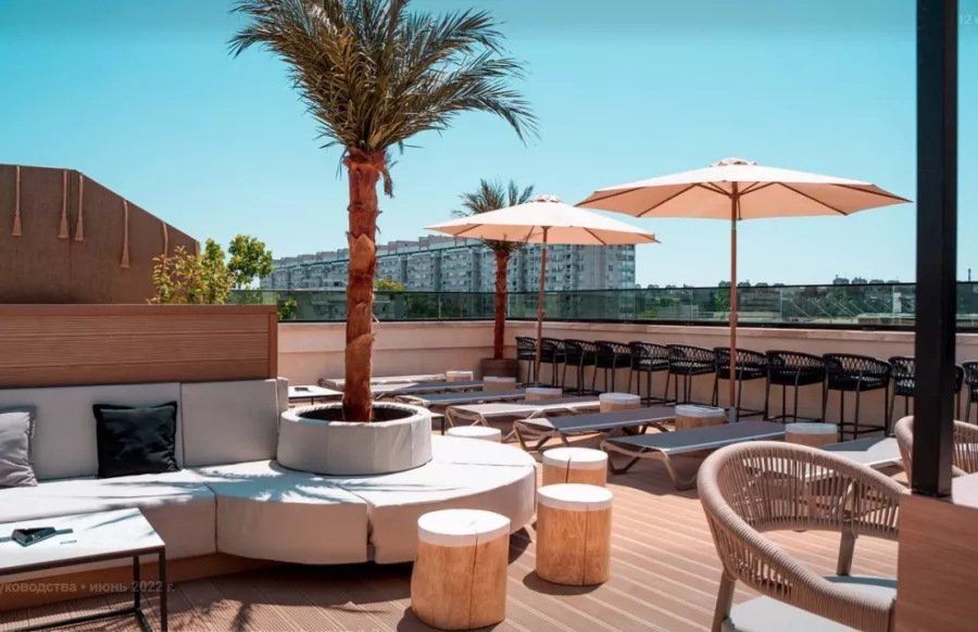 Skyfall - Rooftop Pool & Lounge в Белграде: Бассейн, Высотка, Гостиная, Напитки,