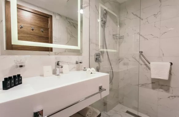 Central Point Hotel