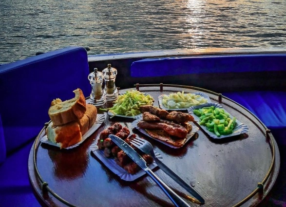 Belgrade Boat Tour в Белграде: Чилим, Путешествие, Лодка, Пора отдыхать,