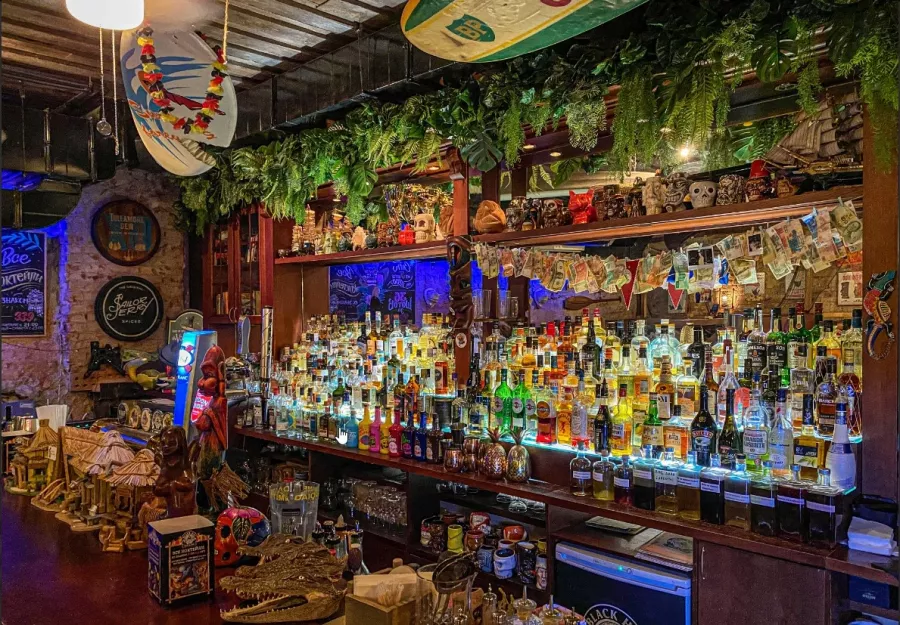 Карибский паб Black hat bar в Москве: Бар, Кафе, Ирландский паб, Заказ навынос,