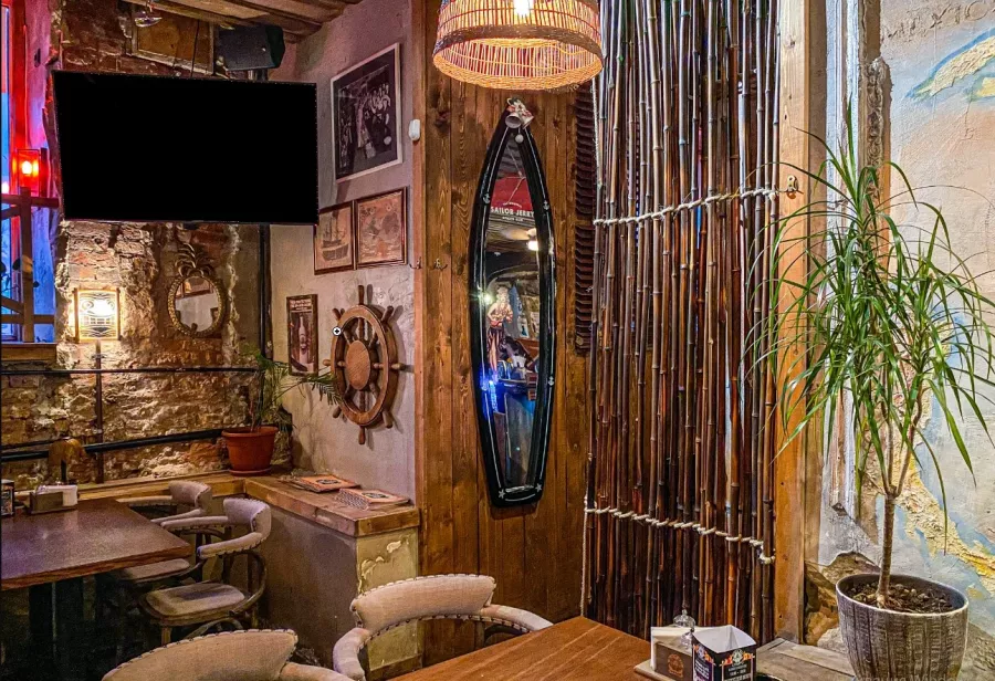 Карибский паб Black hat bar в Москве: Бар, Кафе, Ирландский паб, Заказ навынос,