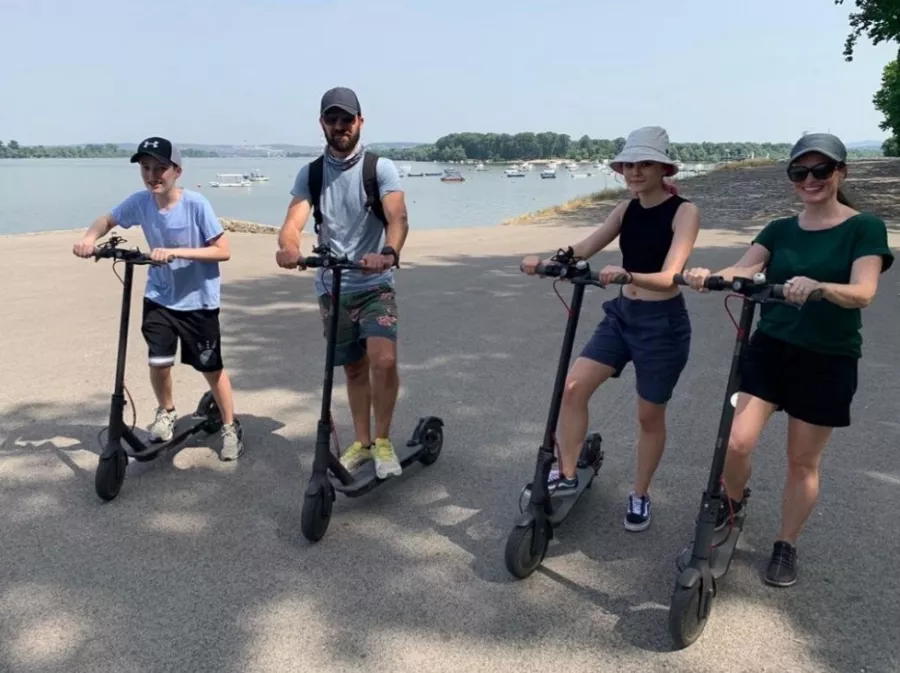 E-Around Electric Scooter Rental & Tours в Белграде: ЭлектроСамокат, ЭлектроСкутер, Пора отдыхать, Чилим, Прогулка,