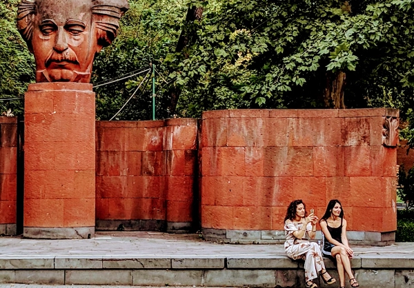 Английский парк в Ереване в Ереване: достопримечательность, фонтаны, свадьбы, аллея славы, история, английский сад, Семейный отдых, Парк,