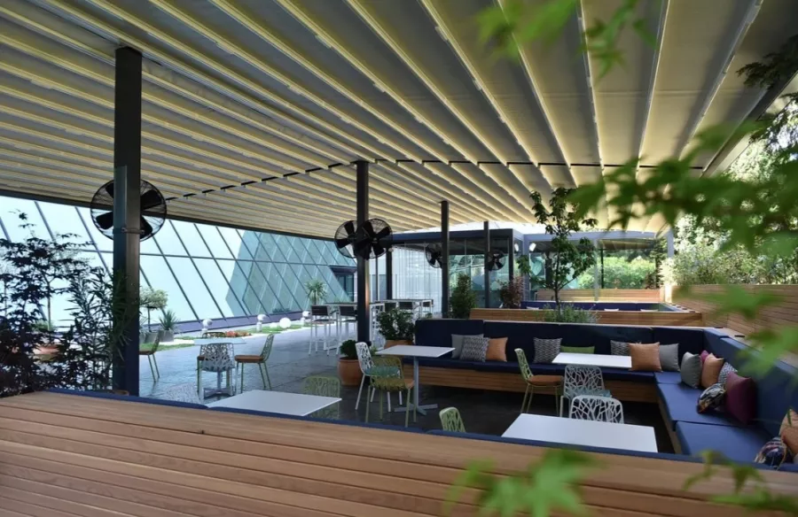 Crowne Plaza Belgrade в Белграде: Отель, Путешествие, Чилим, Спортзал, Бассейн, Ресторан,